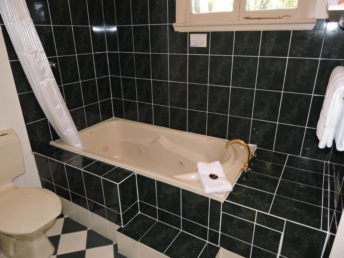 Kubba Roonga Guesthouse - Boutique Luxury Spa Retreat & Gardens - Blue Mountains ブラックヒース エクステリア 写真
