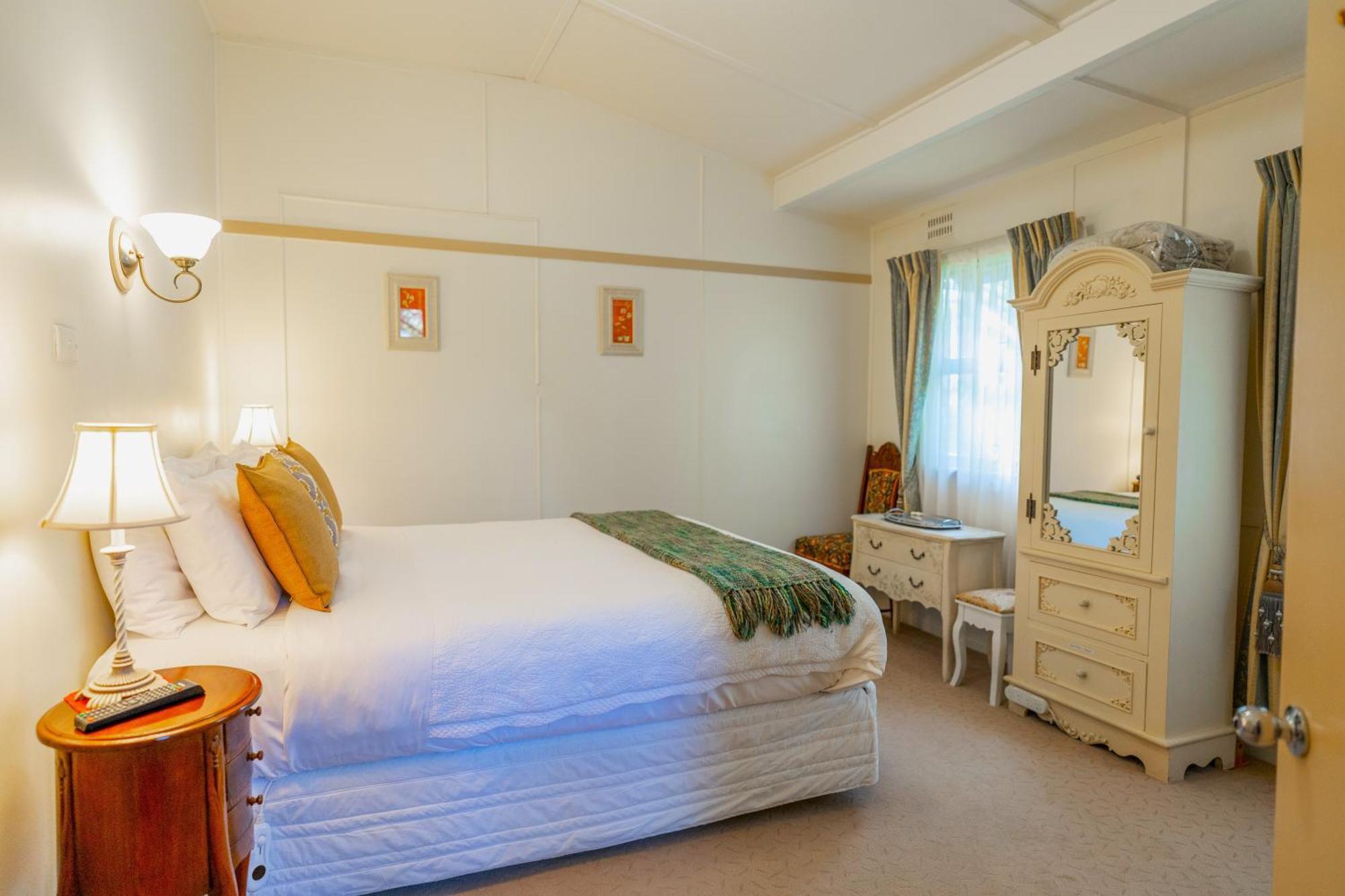 Kubba Roonga Guesthouse - Boutique Luxury Spa Retreat & Gardens - Blue Mountains ブラックヒース エクステリア 写真